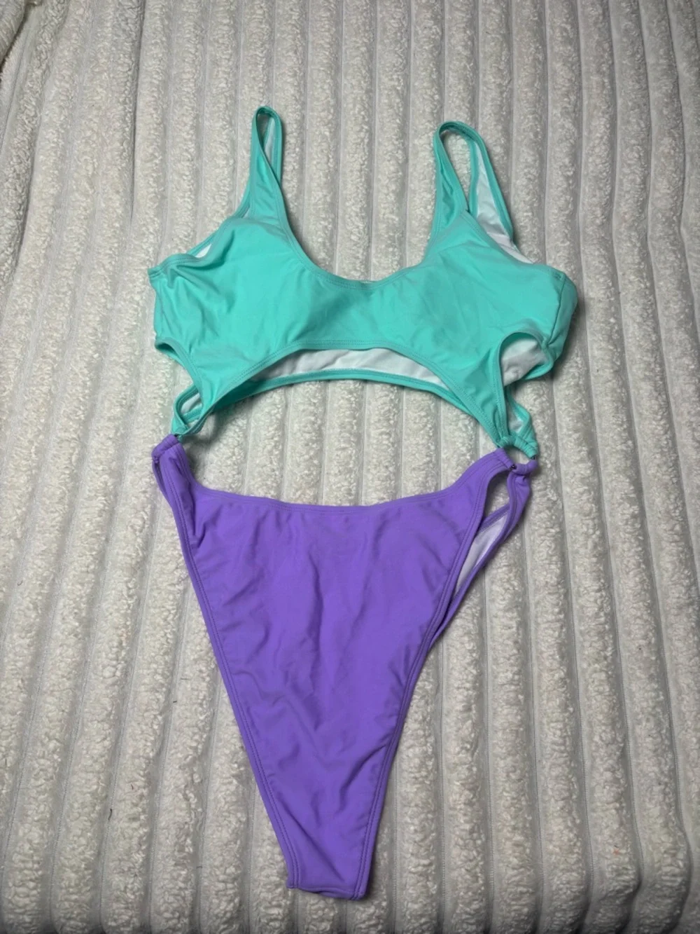 Cutout Two-Tone Scoop Neck One-Piece Swimsuit - Mint & Lavender